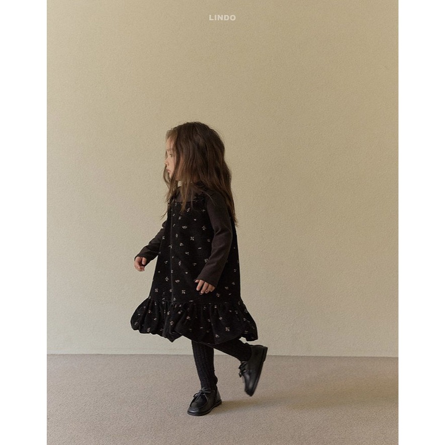 25冬 正韓 lindo 小碎花 燈芯絨 細肩 洋裝 兩色-細節圖3