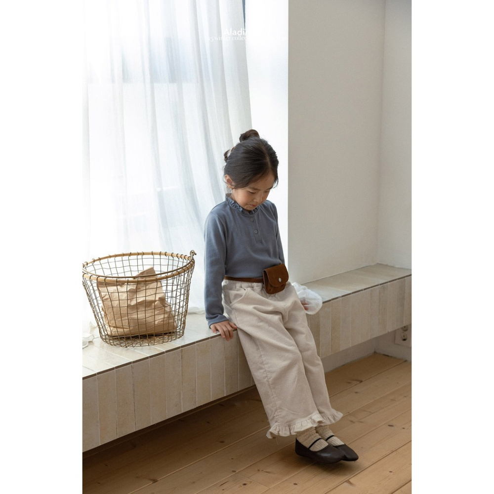 25冬 正韓 aladin 花邊領口 素Ｔ（三色）-細節圖5