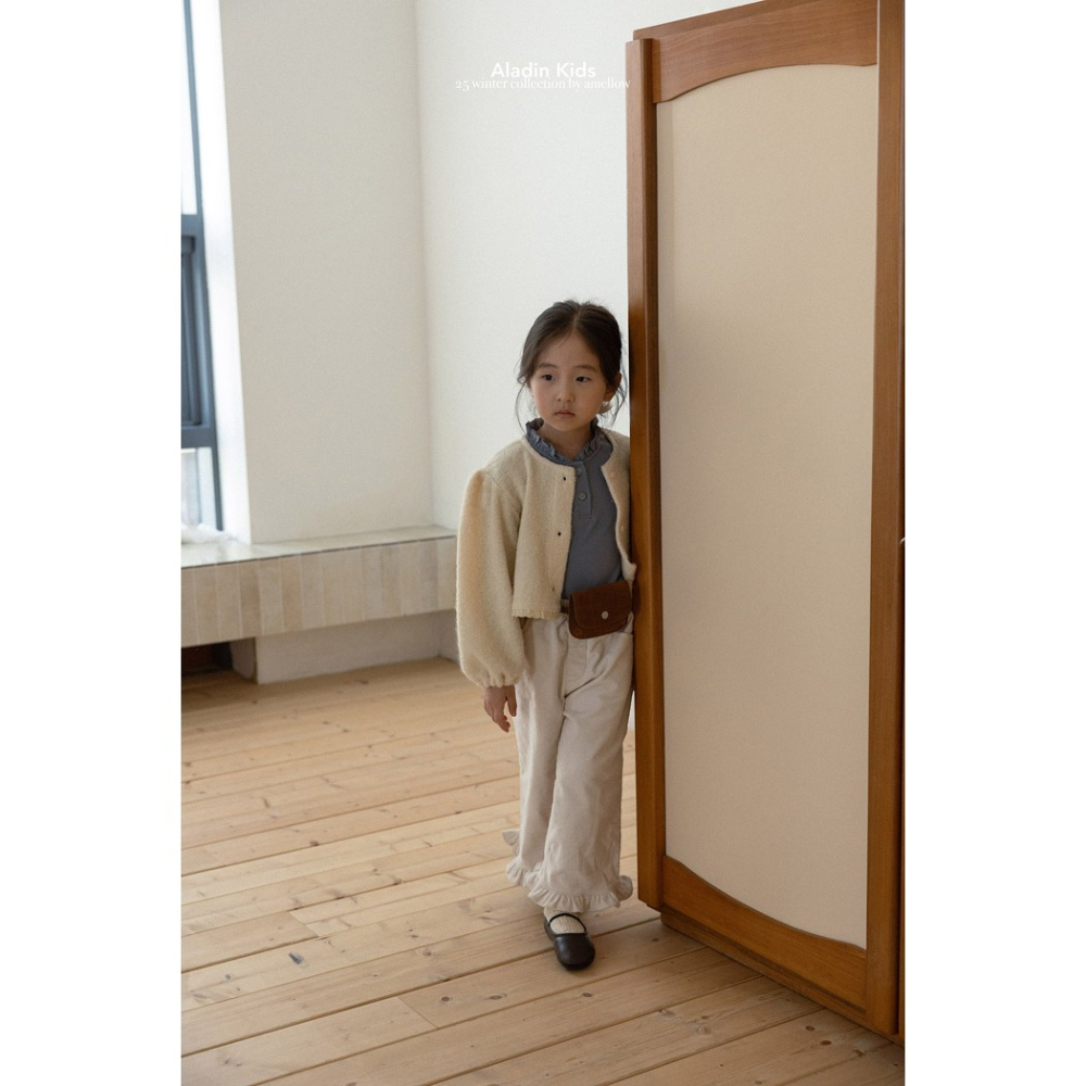 25冬 正韓 aladin 花邊領口 素Ｔ（三色）-細節圖6