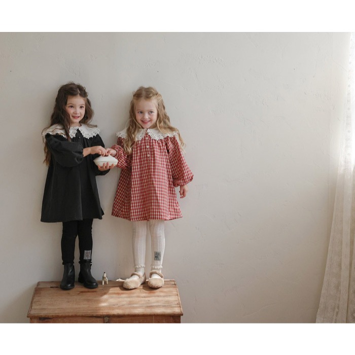 25冬 正韓 FLO 復古翻領布蕾 洋裝（兩色）-細節圖2