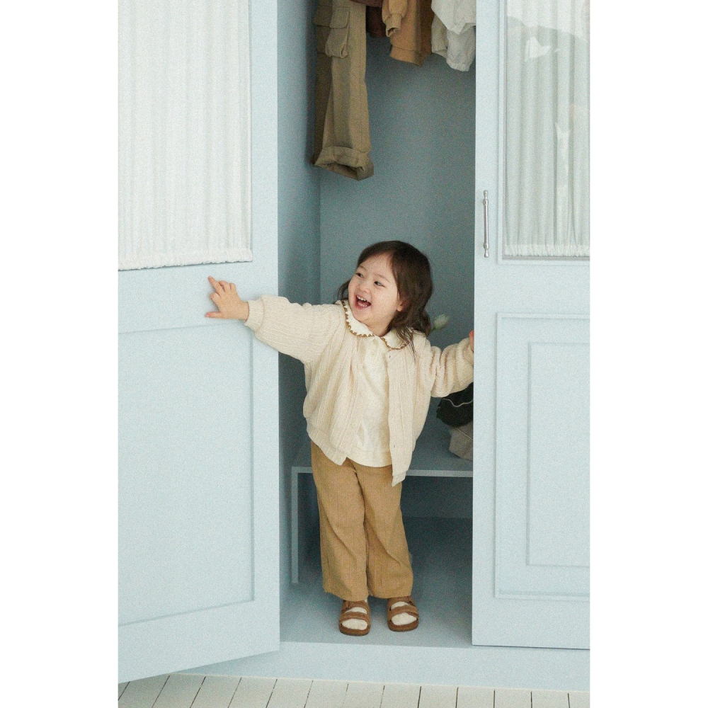 26春 正韓 onu｜Urban Soft Daily 柔感日常 壓紋刺繡邊上衣（70-115cm) 大推款-細節圖5