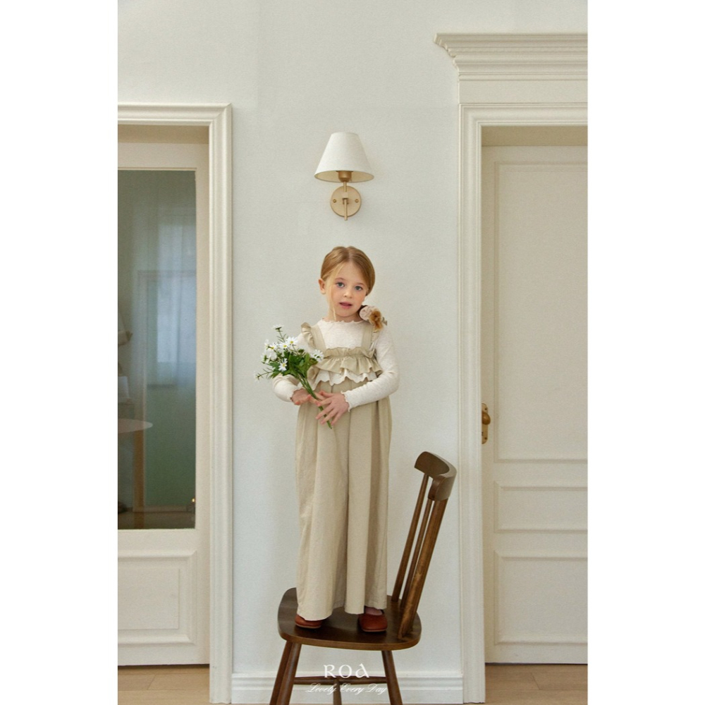 26春 正韓 ROA｜Lovely Every Day｜花瓣領溫柔吊帶褲-細節圖3