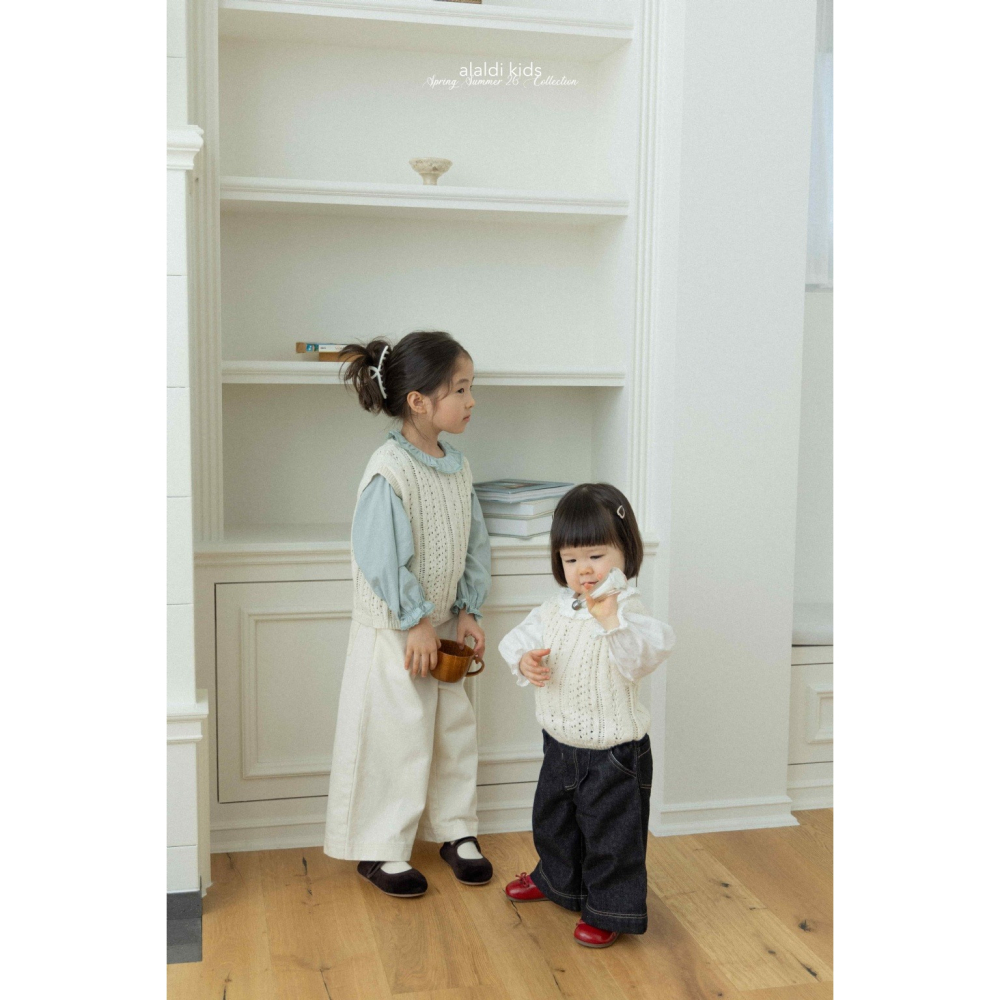 26春 正韓 ALADIN｜Gentle Days 壓紋蕾絲 波浪領縮口上衣-細節圖3