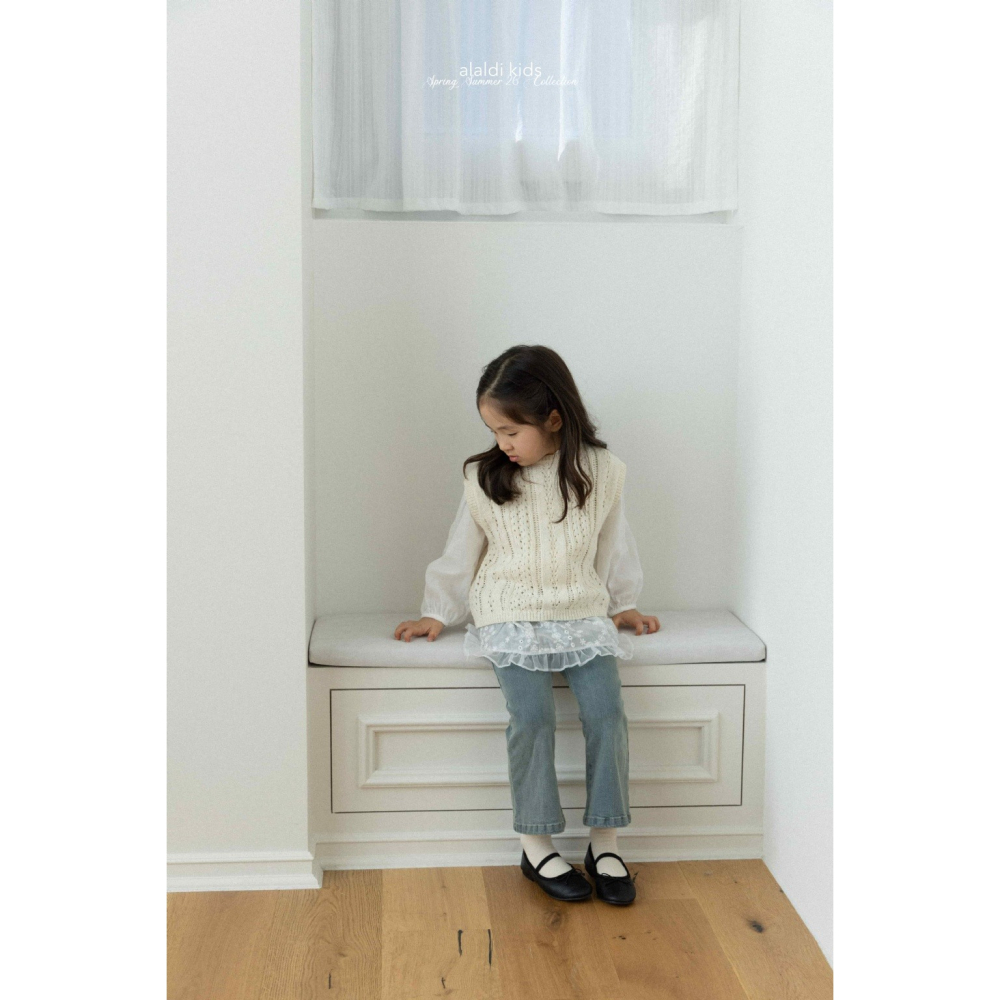 26春 正韓 ALADIN｜Gentle Days 壓紋蕾絲 波浪領縮口上衣-細節圖7