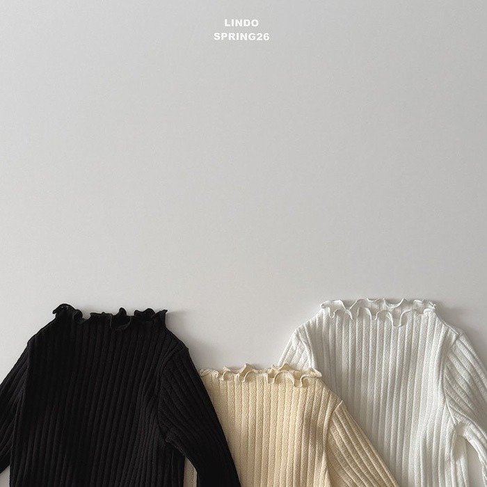 26春 正韓 LINDO｜Soft Bloom 木耳邊壓紋上衣-細節圖3