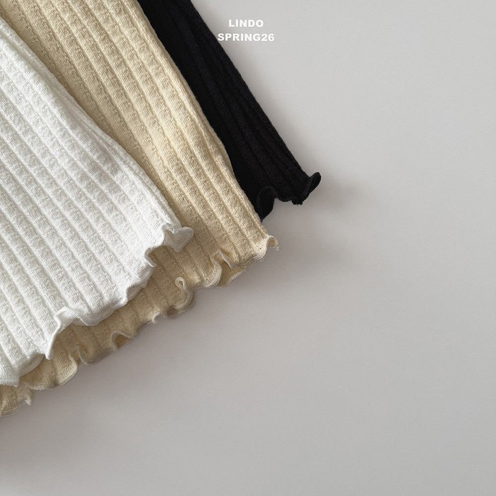 26春 正韓 LINDO｜Soft Bloom 木耳邊壓紋上衣-細節圖4