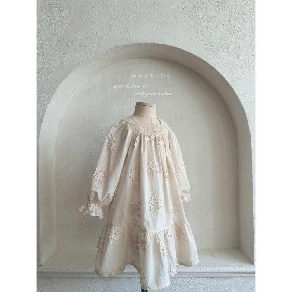 26春 正韓 monbebe 質感刺繡 洋裝 幼童款(80-120cm) 、Mom款、另有baby款-細節圖2