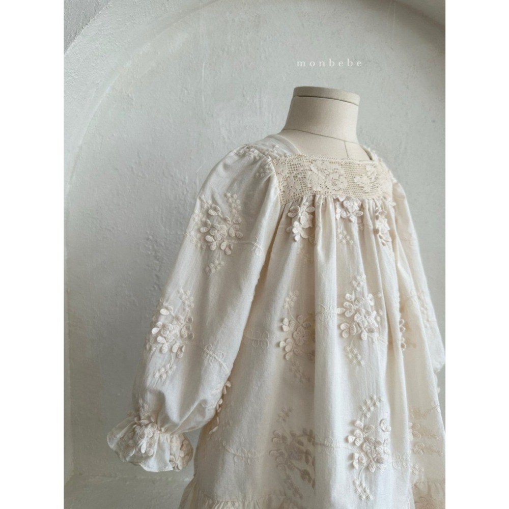 26春 正韓 monbebe 質感刺繡 洋裝 幼童款(80-120cm) 、Mom款、另有baby款-細節圖3