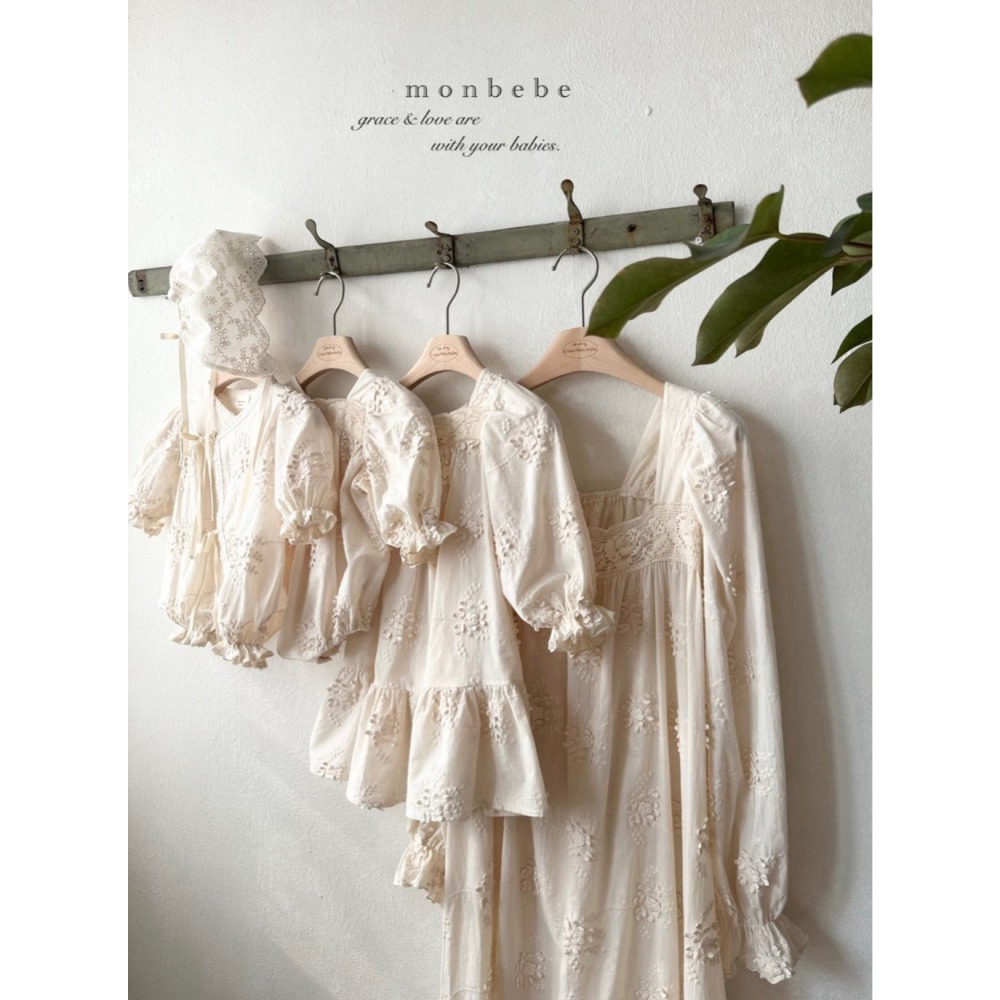 26夏 正韓 monbebe 質感刺繡 洋裝 幼童款(80-120cm) 、Mom款、另有baby款-細節圖9