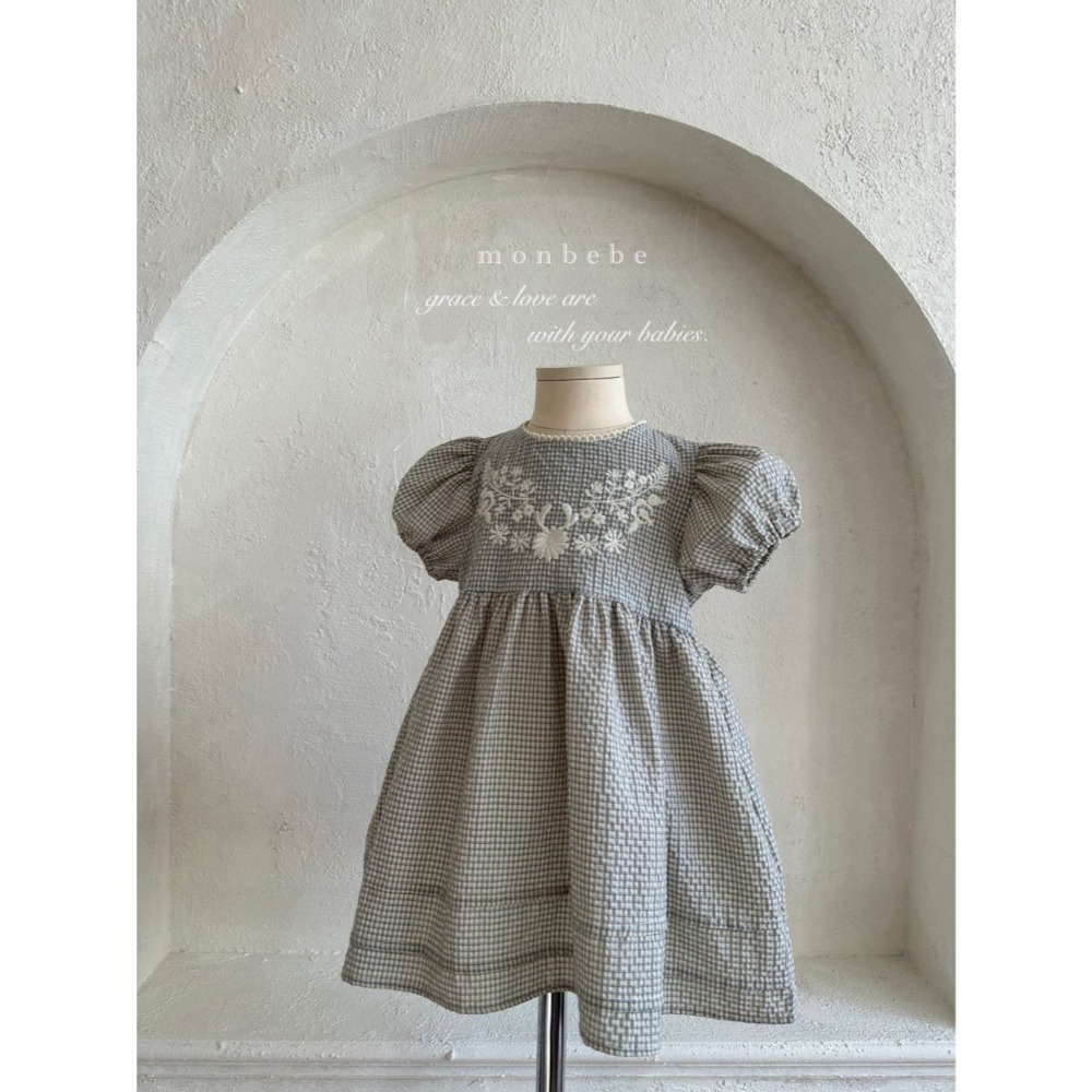 26夏 正韓 monbebe 清新刺繡 格紋洋裝 幼童款（另有baby款）-細節圖3