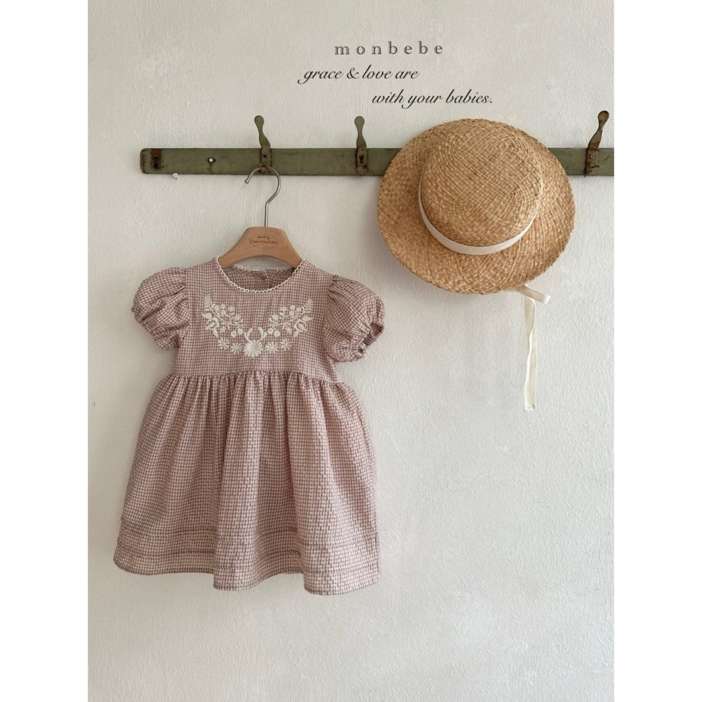 26夏 正韓 monbebe 清新刺繡 格紋洋裝 幼童款（另有baby款）-細節圖4