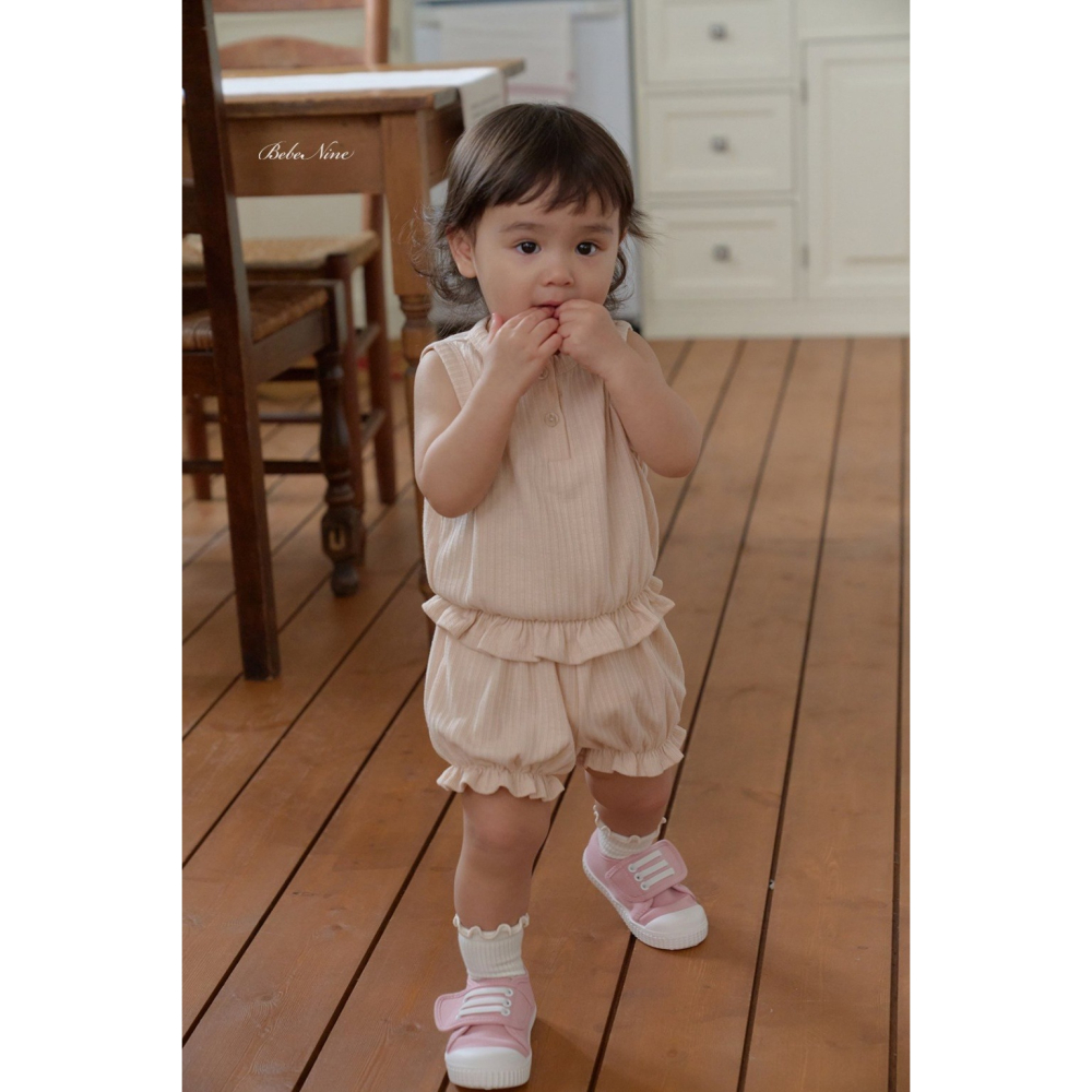26夏 正韓 BEBENINE｜Milk Beige 壓紋小荷葉 套裝 baby款-細節圖3