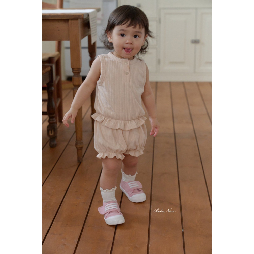26夏 正韓 BEBENINE｜Milk Beige 壓紋小荷葉 套裝 baby款-細節圖4