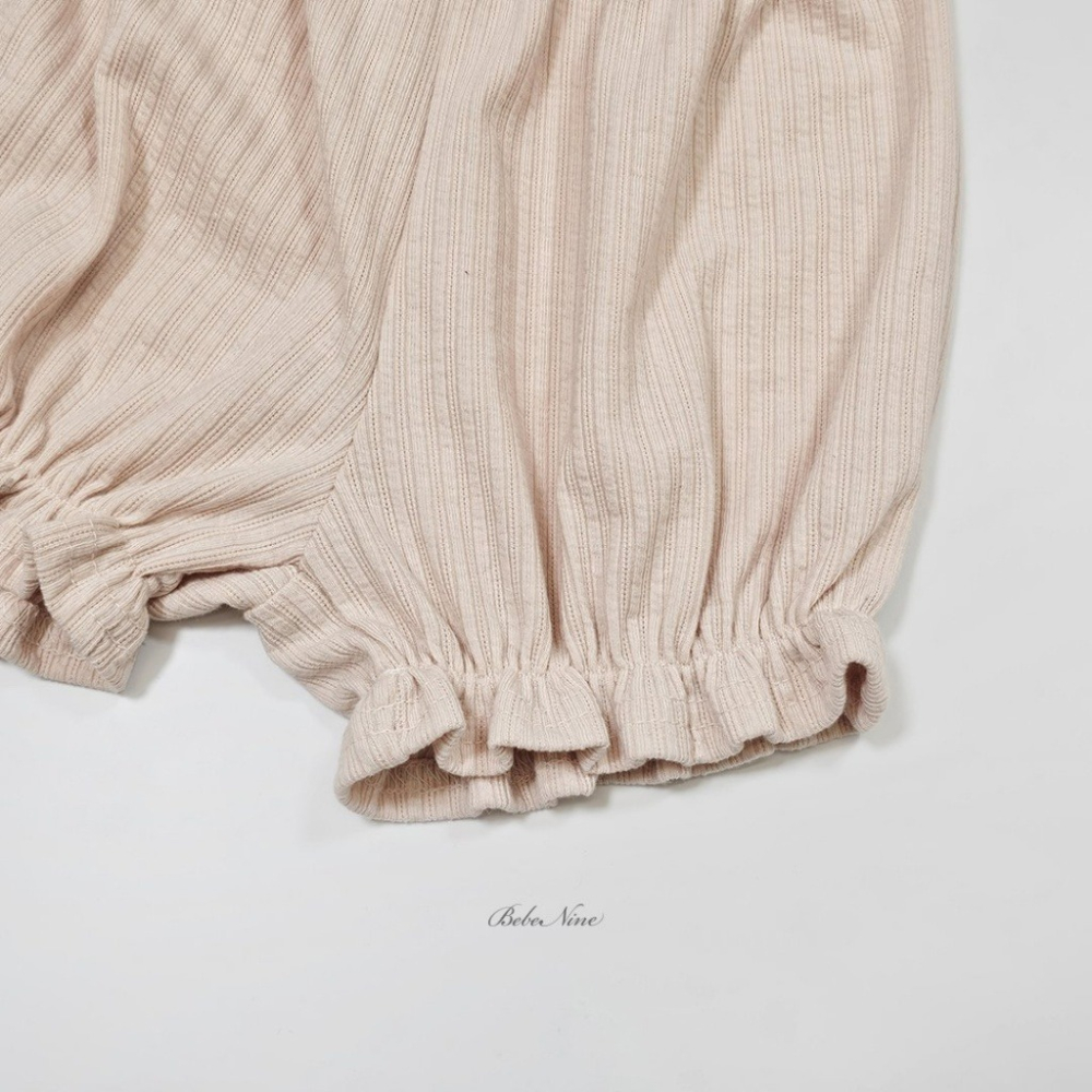 26夏 正韓 BEBENINE｜Milk Beige 壓紋小荷葉 套裝 baby款-細節圖6
