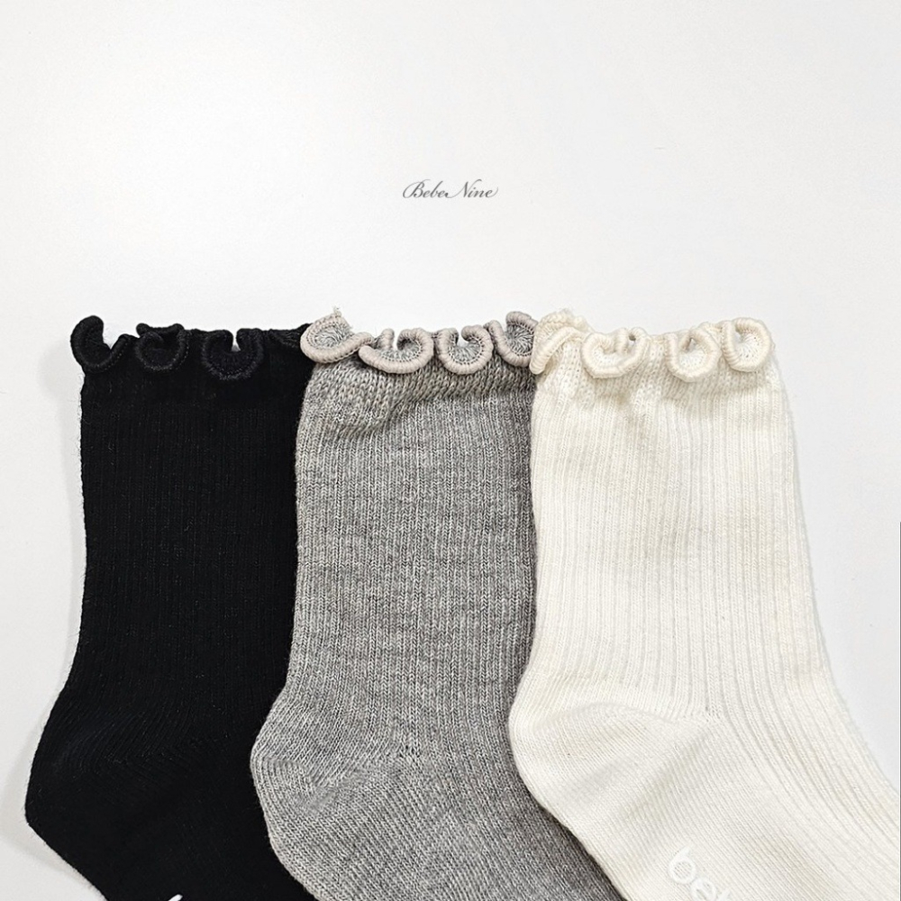 26夏 正韓 BEBENINE｜Milk Beige 木耳邊 中筒襪 （三雙一組）-細節圖6