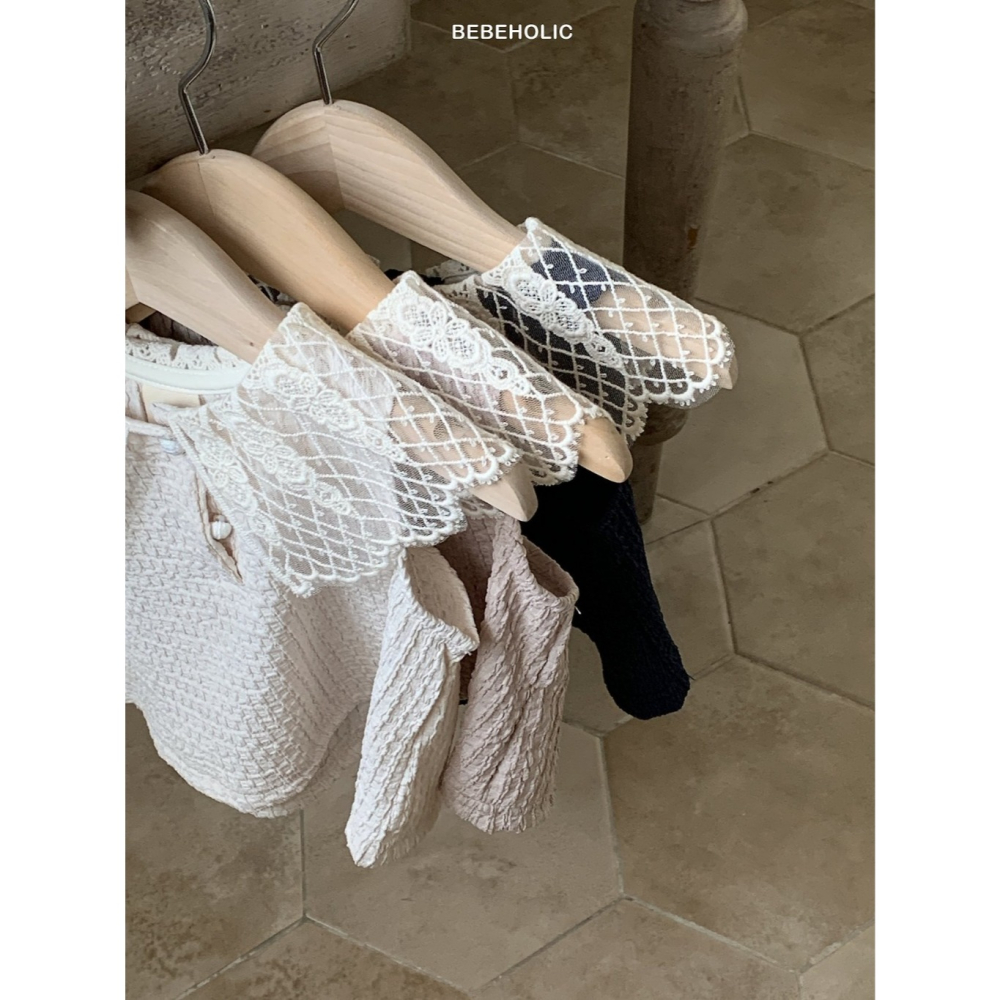 26夏 正韓 BEBEHOLIC｜Pure Lace 質感蕾絲 壓紋上衣-細節圖3