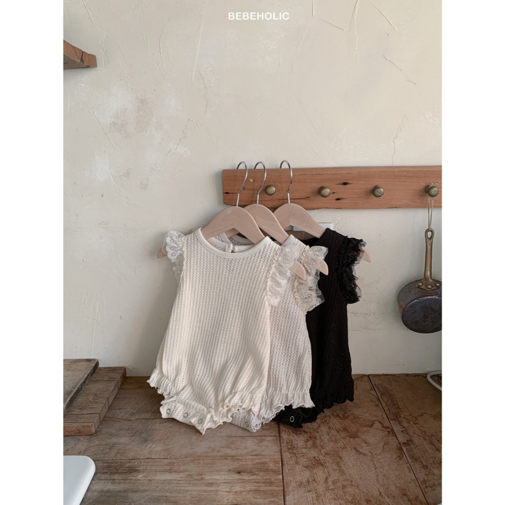 26夏 正韓 BEBEHOLIC｜Pure Lace 氣質壓紋 蕾絲袖 包屁衣-細節圖4