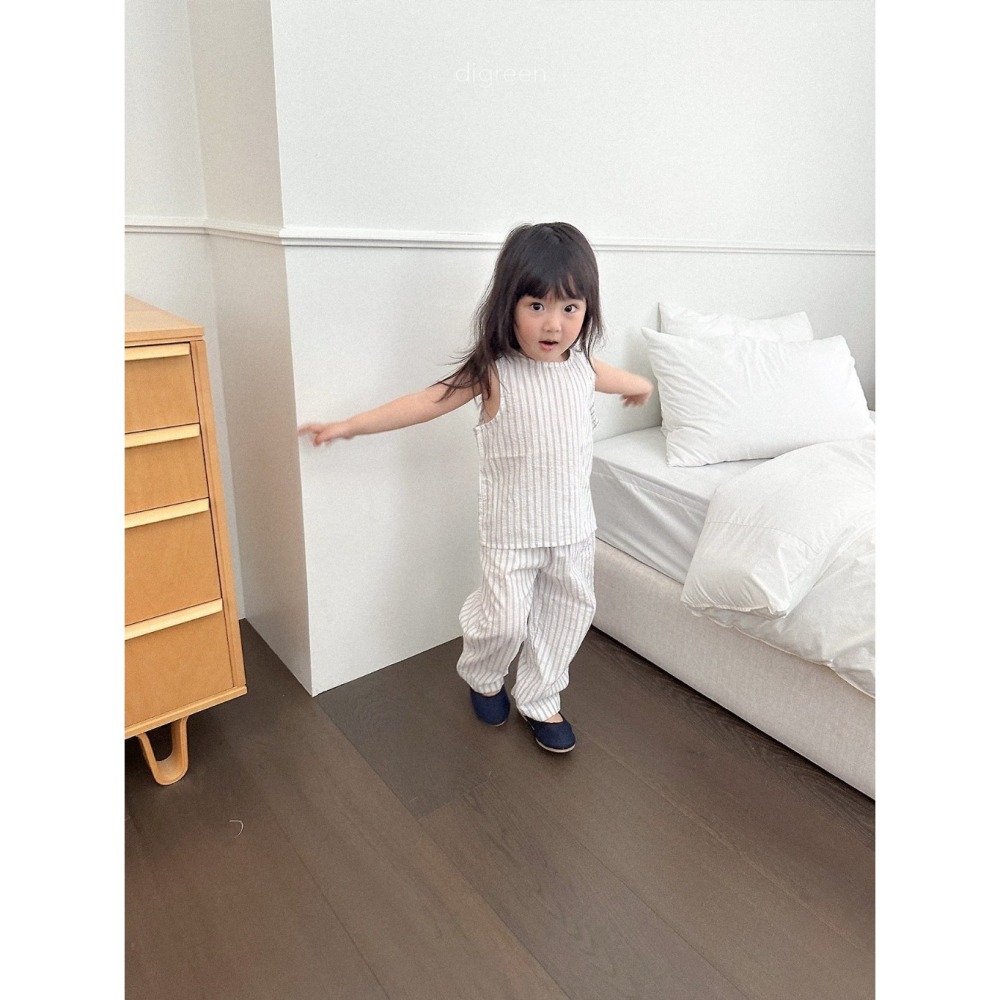 26夏 正韓 DIGREEN｜Daily Neutral 直條薄透 無袖上衣-細節圖3