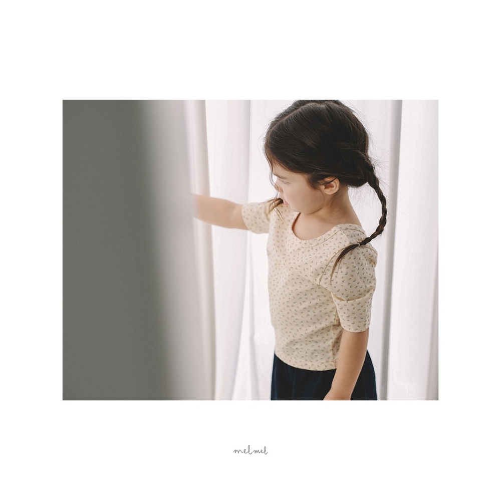 26夏 正韓 MELMEL｜氣質小花 挖背 短Ｔ-細節圖3