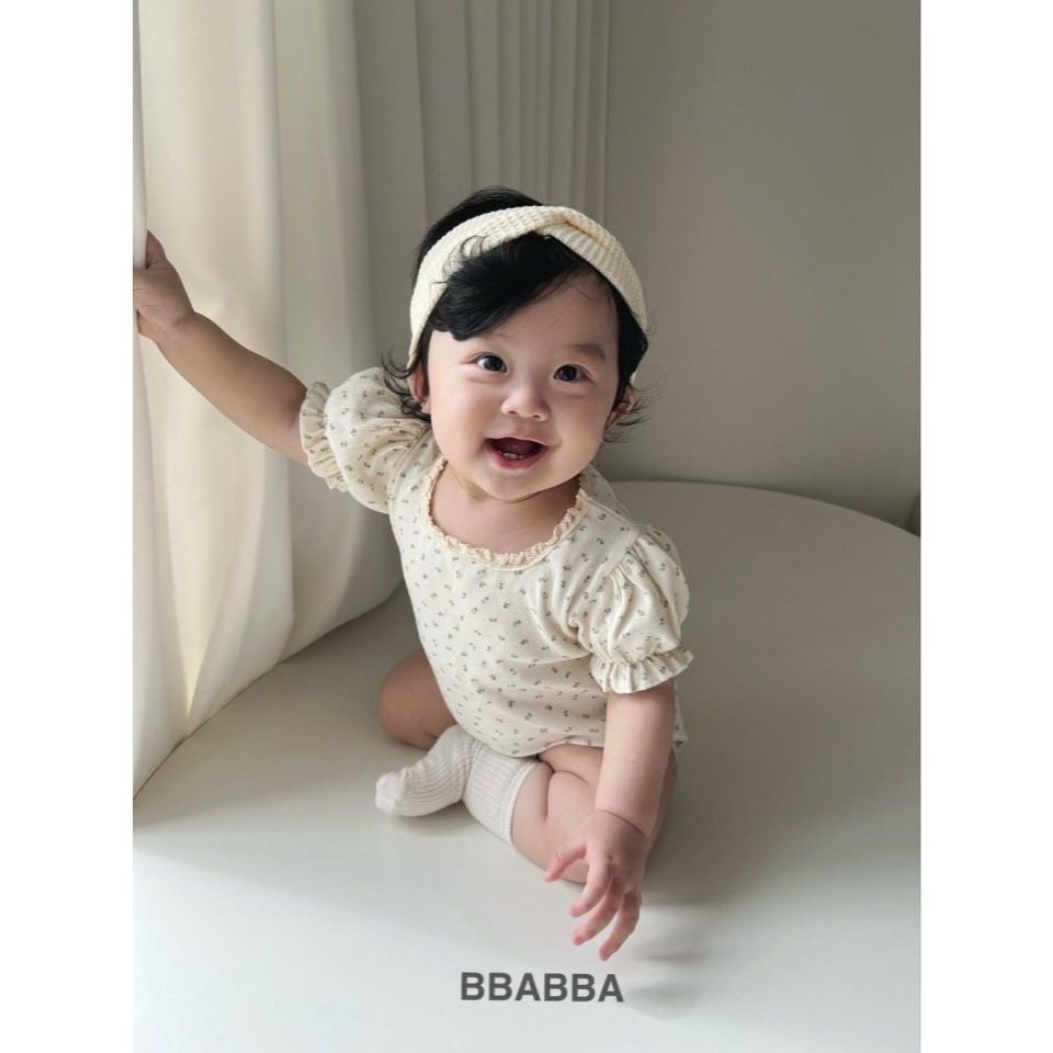 26夏 正韓 Bbabba ｜Cream Baby 小碎花滾邊布蕾 包屁衣-細節圖3