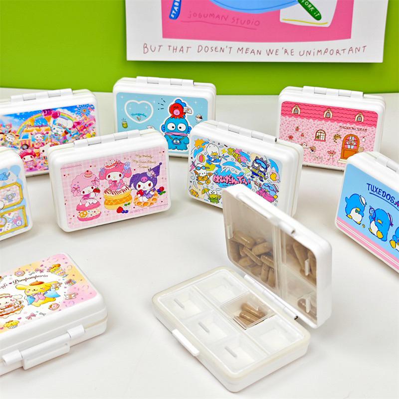 【沁的娃娃屋】❤️台灣出貨❤️九格卡通藥盒 飾品盒 山姆企鵝 漢頓 大耳狗 布丁狗 庫洛米 美樂蒂 拉拉熊 生日禮物-細節圖2