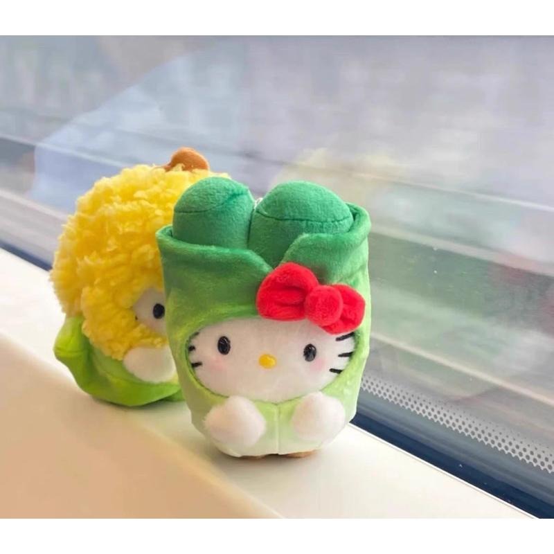 【沁的娃娃屋】❤️台灣出貨❤棉花質感蔬菜HelloKitty娃娃吊飾 番茄 花生  大蔥 玉米 洋蔥 胡蘿蔔 生日禮物-細節圖4
