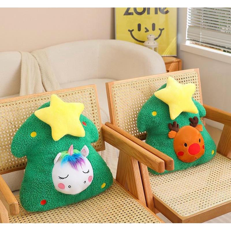 【沁的娃娃屋】❤️台灣出貨❤️聖誕樹造型動物娃娃抱枕 擺飾 靠枕 夾腿 麋鹿 聖誕老人 企鵝 獨角獸 交換禮物 生日禮物-細節圖2