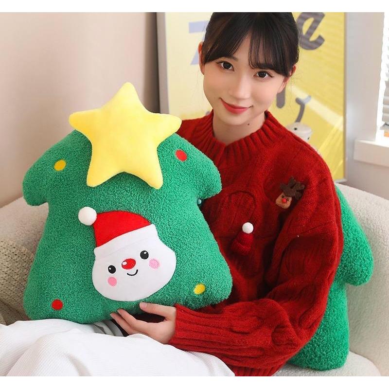 【沁的娃娃屋】❤️台灣出貨❤️聖誕樹造型動物娃娃抱枕 擺飾 靠枕 夾腿 麋鹿 聖誕老人 企鵝 獨角獸 交換禮物 生日禮物-細節圖4