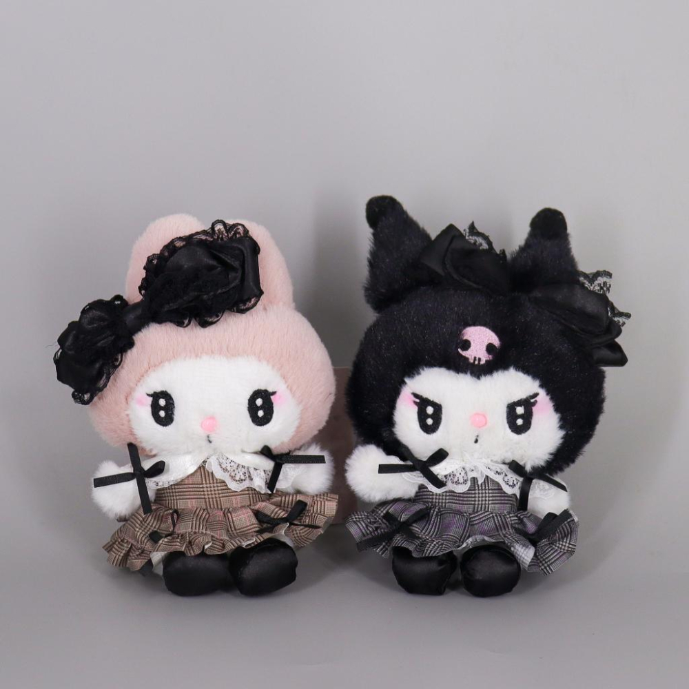 【沁的娃娃屋】❤️台灣出貨❤️三麗鷗精緻暗黑洋裝娃娃吊飾 擺飾 庫洛米 美樂蒂 情侶禮物-細節圖9