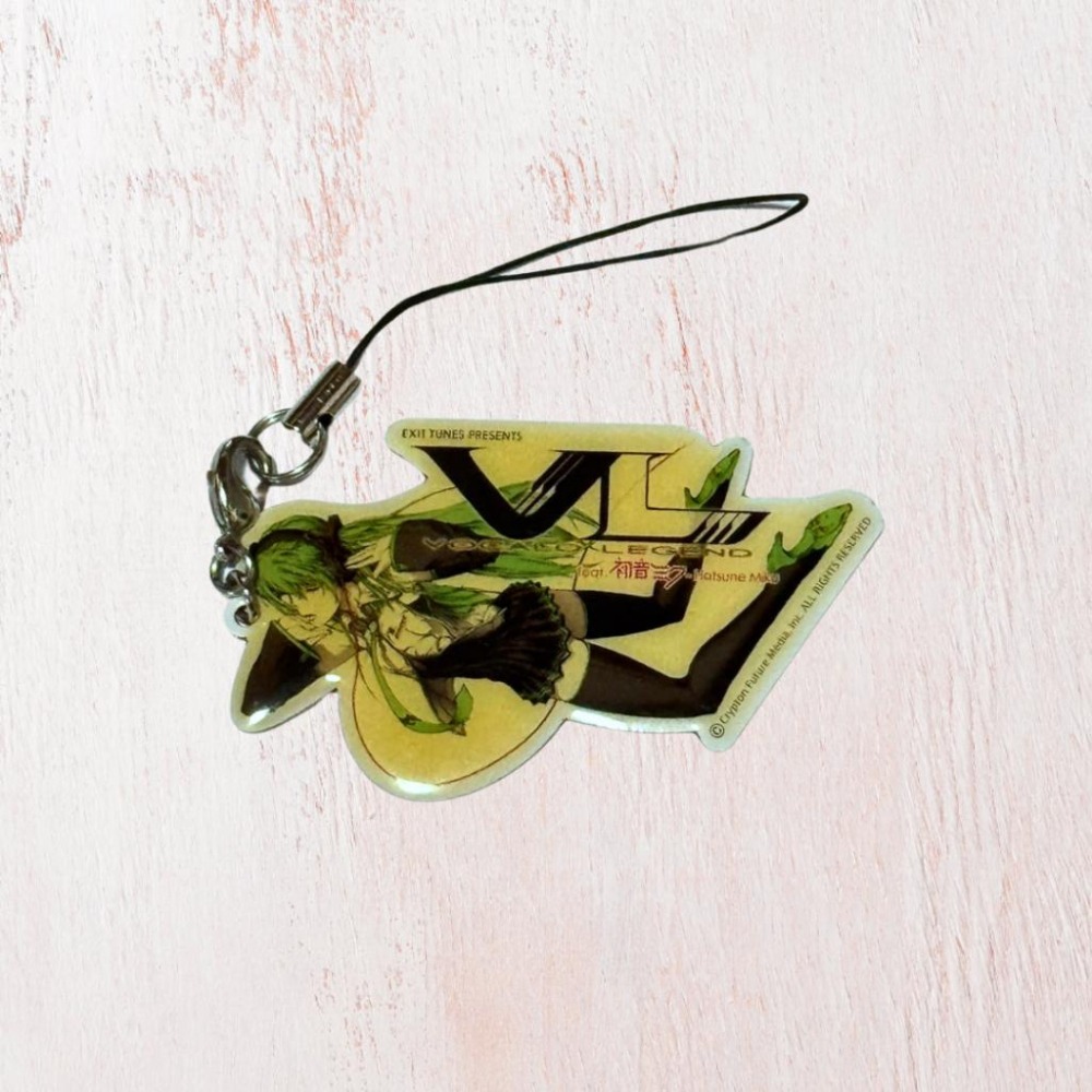 【43小舖】初音未來 唱片專輯CD 限定特典 金屬吊飾 日版｜初音｜泛黃｜吊飾｜Vocaloid-細節圖3