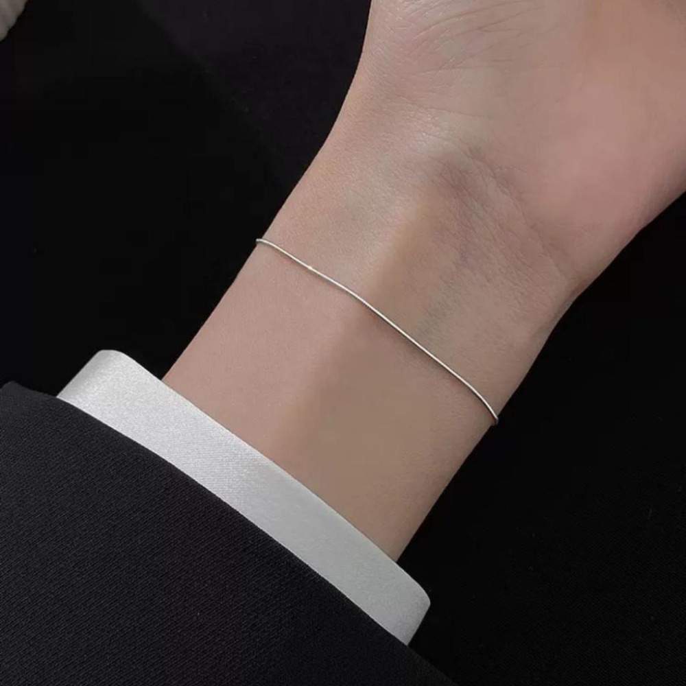 【43小舖】925純銀 極細 蛇骨鍊 手鍊｜S925｜通體純銀｜手環｜手飾｜蛇骨鏈｜飾品｜銀飾｜送拭銀布-細節圖3