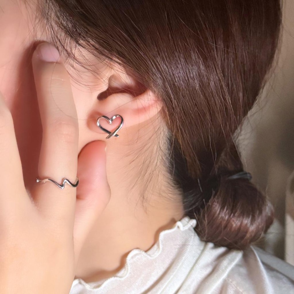 【43小舖】925純銀 愛心線條 鏤空心形 耳夾｜S925｜通體純銀｜耳環｜耳飾｜飾品｜銀飾｜送拭銀布-細節圖3