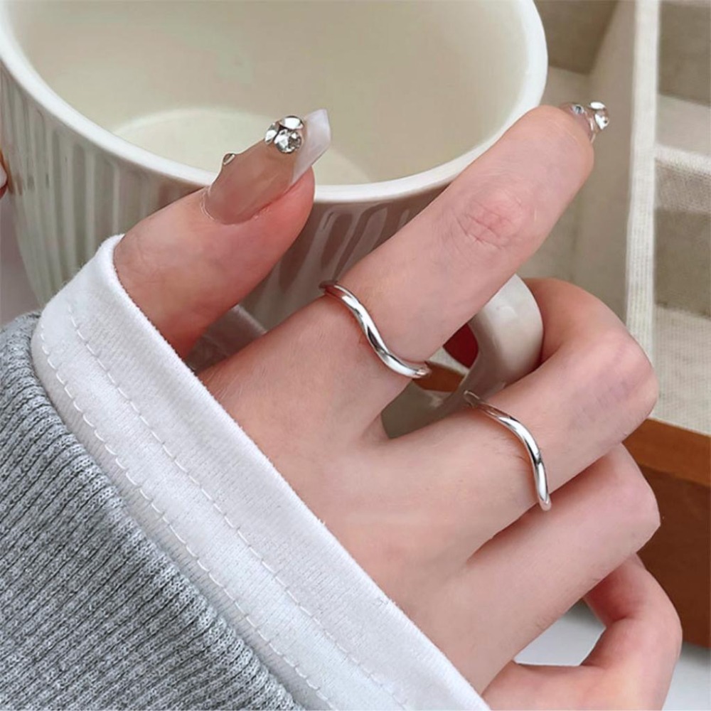 【43小舖】925純銀 字母刻字 不規則扭曲 波浪 戒指｜S925｜通體純銀｜閉口戒｜飾品｜銀飾｜3種尺寸｜送拭銀布-細節圖3