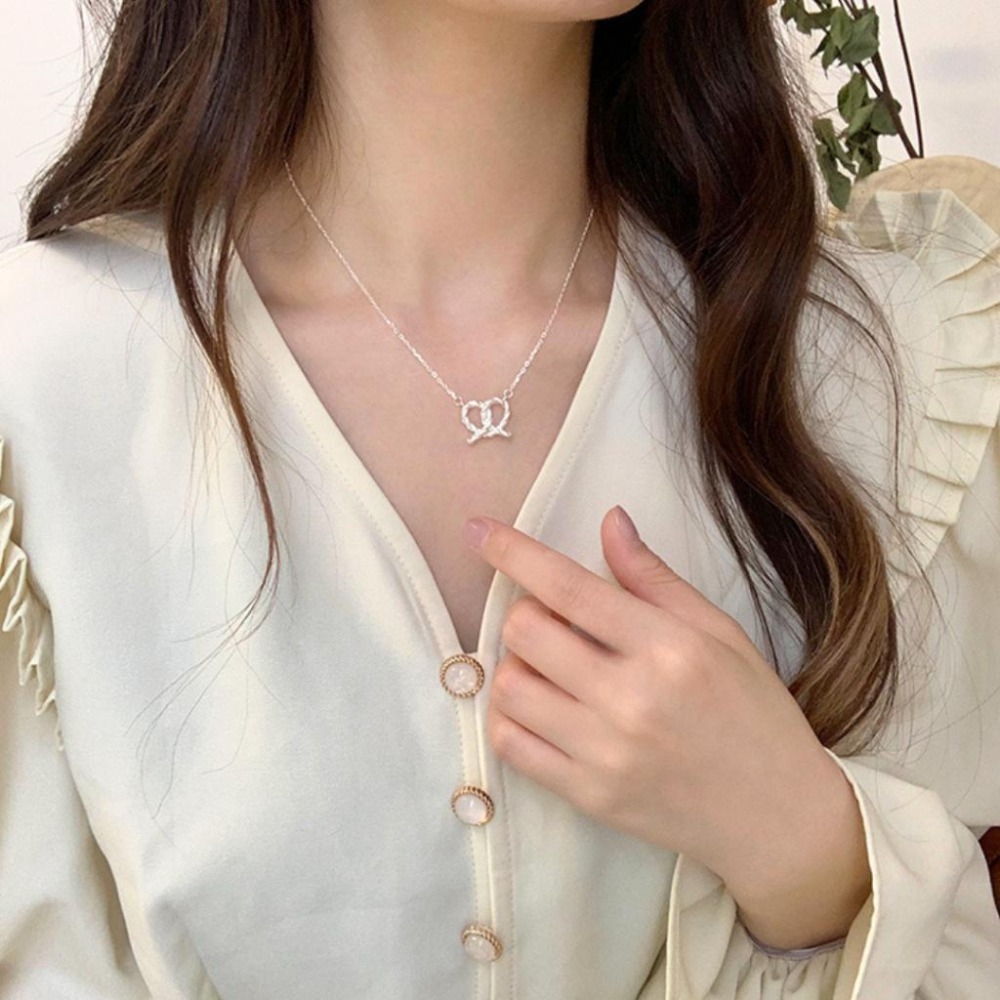 【43小舖】925鍍銀 鏤空麻花愛心 蝴蝶餅 繩結 項鍊｜S925｜吊墜｜頸鍊｜鎖骨鍊｜飾品｜銀飾｜送拭銀布-細節圖5