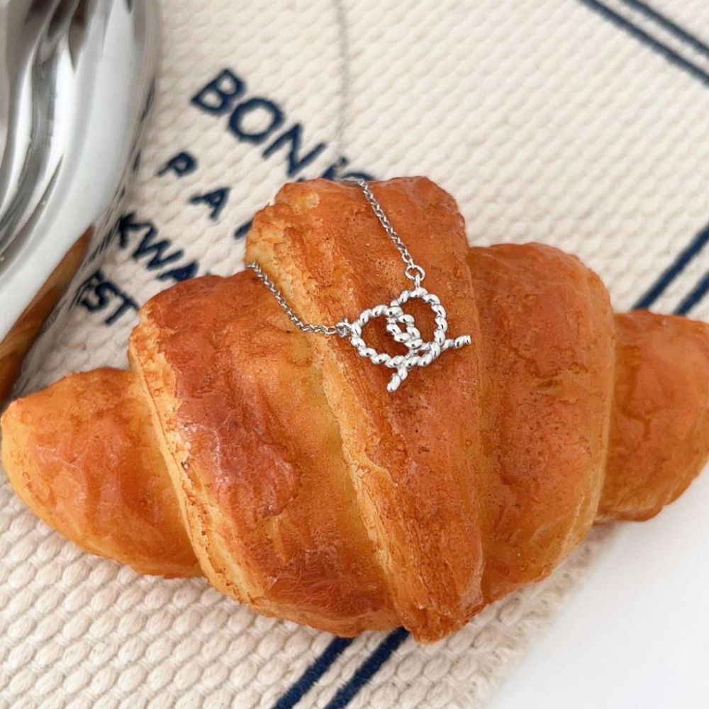【43小舖】925鍍銀 鏤空麻花愛心 蝴蝶餅 繩結 項鍊｜S925｜吊墜｜頸鍊｜鎖骨鍊｜飾品｜銀飾｜送拭銀布-細節圖7