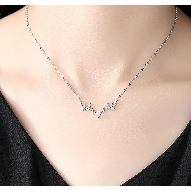 【43小舖】925純銀 一鹿有你 月光石 鑲嵌鋯石 馴鹿造型 項鍊｜S925｜通體純銀｜頸鍊｜聖誕節｜飾品｜銀飾｜拭銀布-細節圖4