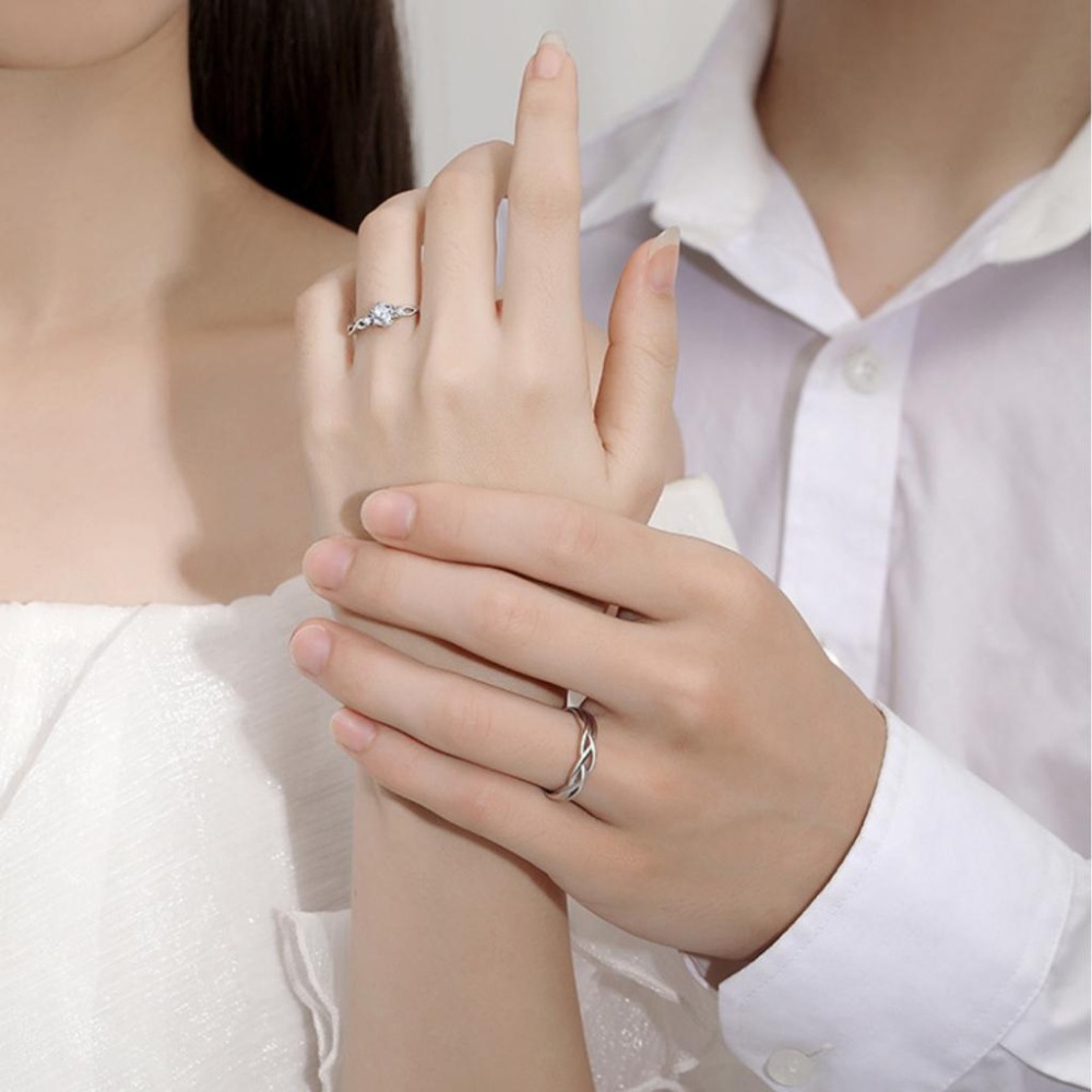 【43小舖】925純銀 莫桑鑽 纏繞廝守 可調式 戒指｜S925｜鑽戒｜開口戒｜情侶戒｜對戒｜飾品｜銀飾｜送拭銀布-細節圖3