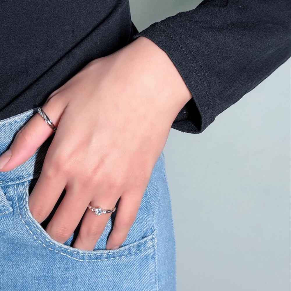 【43小舖】925純銀 莫桑鑽 纏繞廝守 可調式 戒指｜S925｜鑽戒｜開口戒｜情侶戒｜對戒｜飾品｜銀飾｜送拭銀布-細節圖4