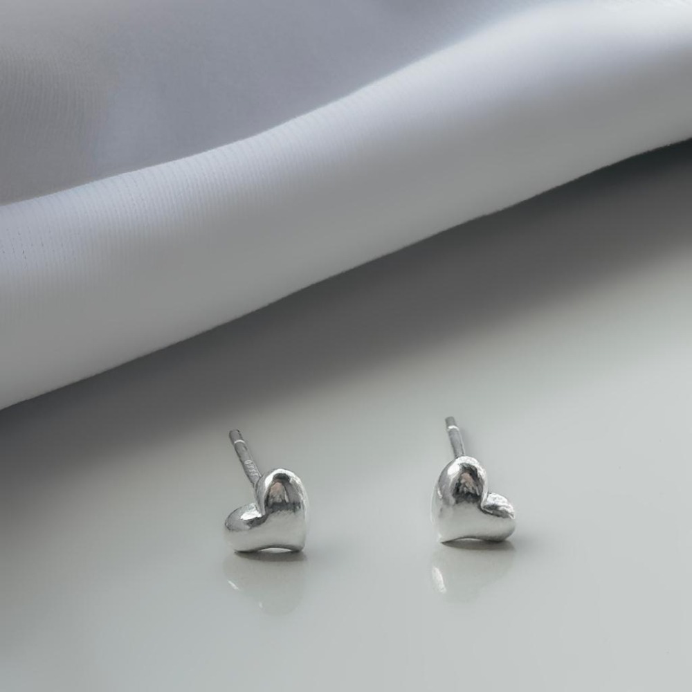 【43小舖】999足銀 愛心桃心 心形 耳釘 ｜S999｜通體純銀｜純銀｜耳環｜耳飾｜飾品｜銀飾｜送拭銀布-細節圖7