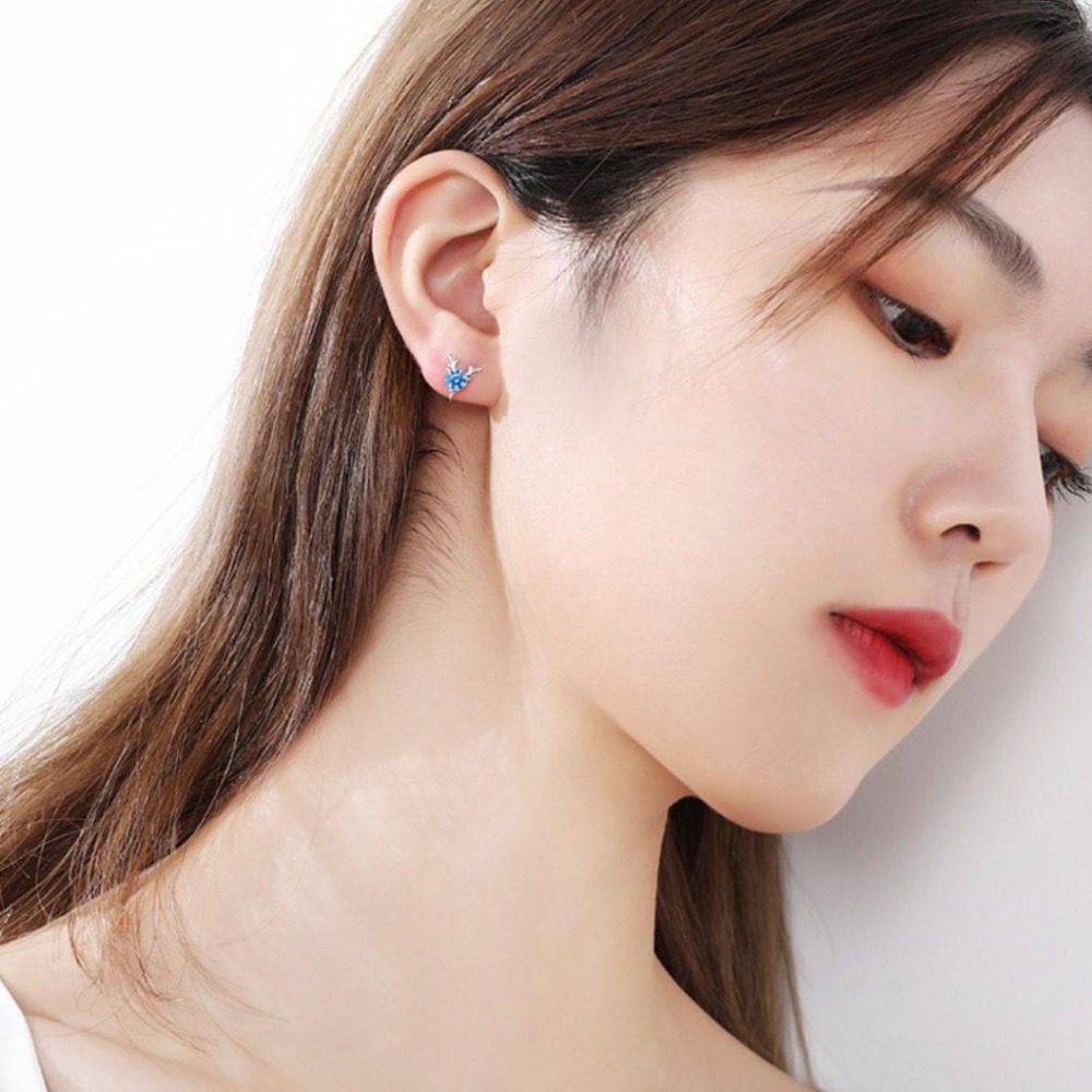 【43小舖】925純銀 一鹿有你 藍白鑲嵌鋯石 馴鹿造型 耳夾｜S925｜通體純銀｜聖誕節｜耳環｜耳飾｜飾品｜送拭銀布-細節圖3