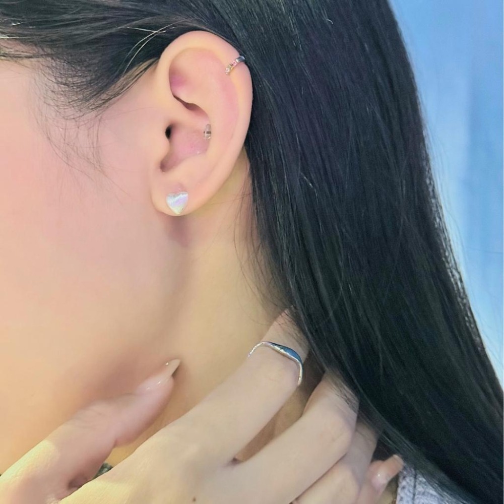 【43小舖】999足銀 髮絲紋 拉絲愛心 磨砂心形 耳釘 ｜S999｜通體純銀｜純銀｜耳環｜耳飾｜飾品｜銀飾｜送拭銀布-細節圖4