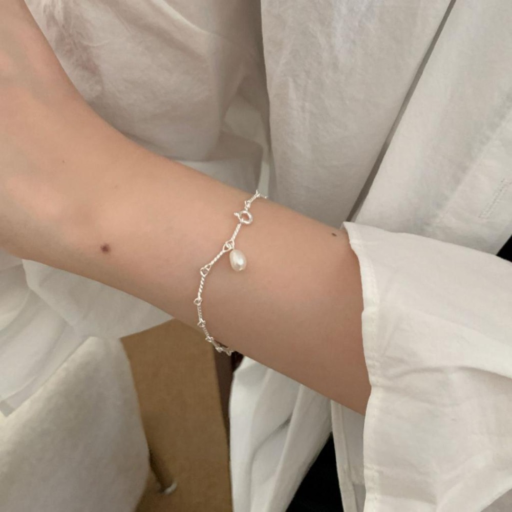 【43小舖】925純銀 天然珍珠 扭線 扭繩 扭結鏈 手鍊｜S925｜通體純銀｜手環｜手鏈｜手飾｜飾品｜銀飾｜送拭銀布-細節圖5