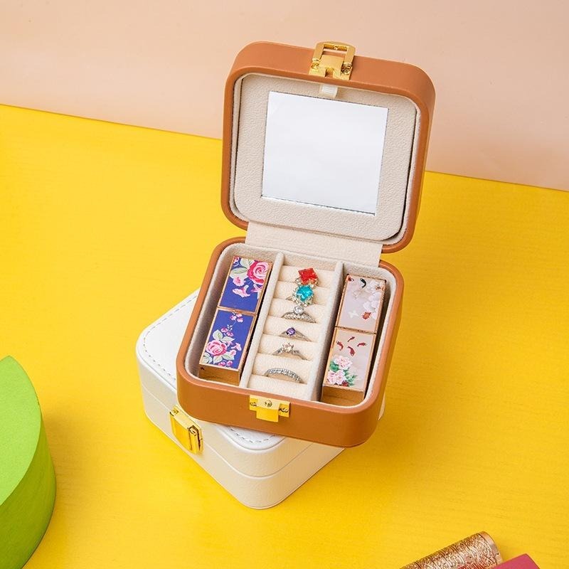 【43小舖】皮革翻蓋式 皮質 帶鏡 首飾盒 珠寶盒｜戒指｜項鍊｜耳環｜手環｜飾品｜收納盒｜飾品盒-細節圖5