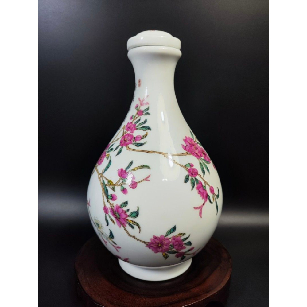 民73年乾隆窯陶瓷-壺桃碧萊山採琺瑯/開國紀念酒［空酒瓶］（台灣官窯/古董/官窯/老物/老件/收藏/擺飾/經典/陶瓷/陶-細節圖3