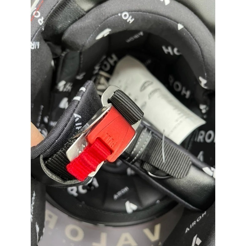 ✧上頂安全帽✧🔥打折or MT頭套🔥 義大利Airoh VALOR 最輕全罩安全帽 最涼感全罩安全帽 素色款-細節圖2