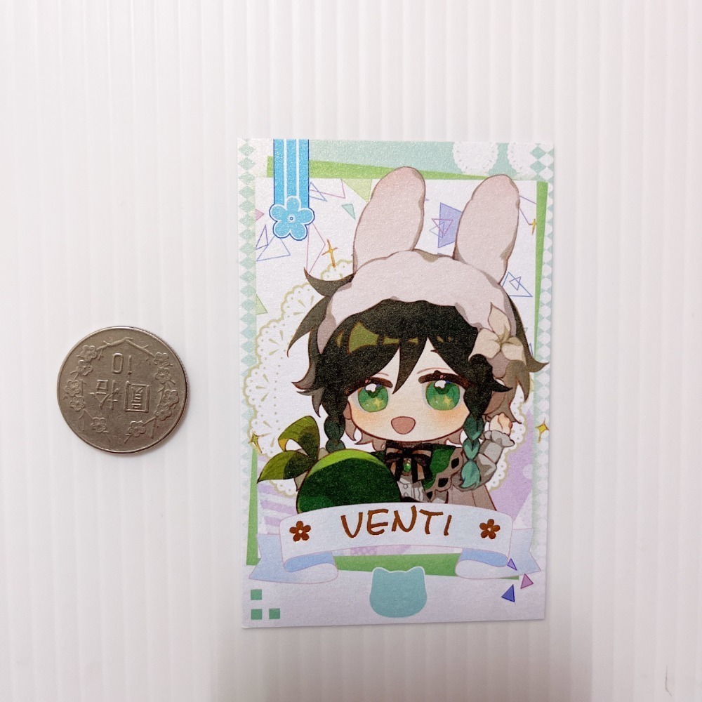 現貨🎐風精靈🎐原神同人｜溫迪 風神 蒙德 拍立得 明信片 透卡 鐳射票 娃娃 立牌 吊飾 原神周邊 原神週邊-規格圖5