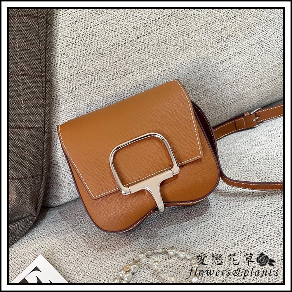 【愛戀花草】真皮馬蹄扣迷你斜背包 (屁股包款、頂級小牛皮、低調奢華、簡單無LOGO、F010)-細節圖2