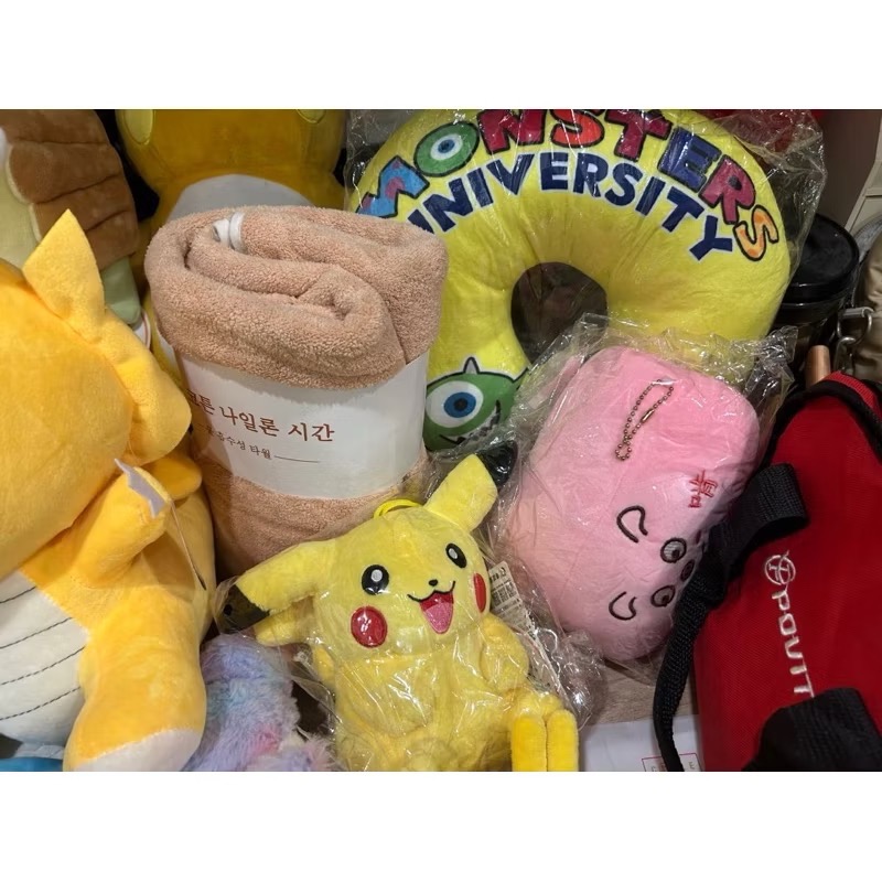 娃娃機商品｜寶可夢卡比獸 雷丘 皮卡丘 大蔥鴨 背包 毛巾 娃娃 拉拉熊 卡皮巴拉 喬巴 胡迪 怪獸電力公司頸枕 咖波-細節圖5