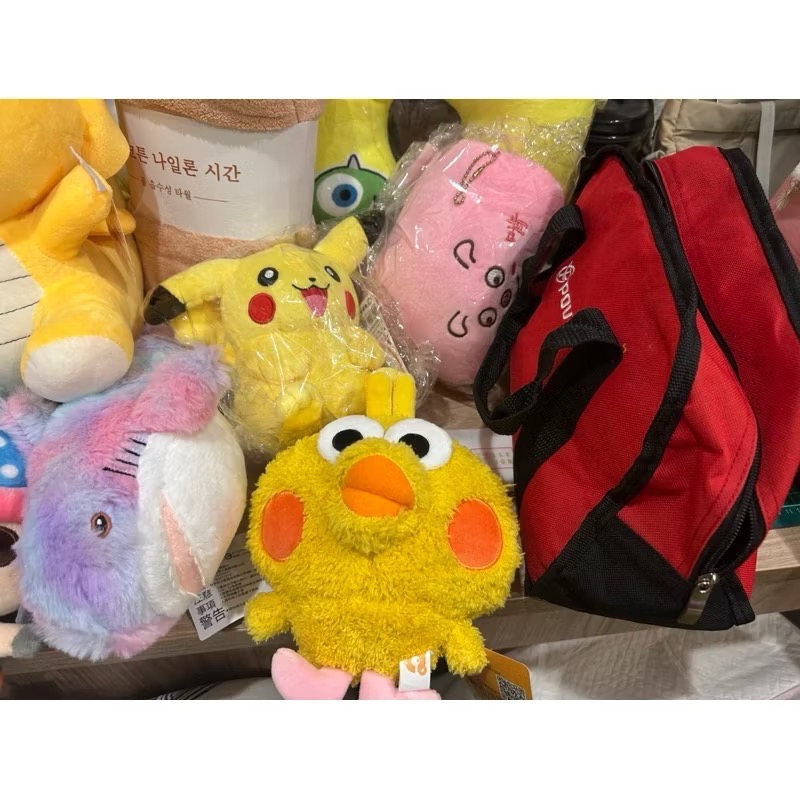 娃娃機商品｜寶可夢卡比獸 雷丘 皮卡丘 大蔥鴨 背包 毛巾 娃娃 拉拉熊 卡皮巴拉 喬巴 胡迪 怪獸電力公司頸枕 咖波-細節圖6