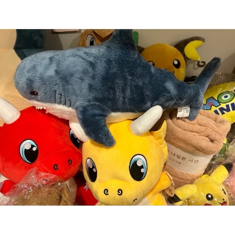 娃娃機商品｜寶可夢卡比獸 雷丘 皮卡丘 大蔥鴨 背包 毛巾 娃娃 拉拉熊 卡皮巴拉 喬巴 胡迪 怪獸電力公司頸枕 咖波-細節圖7